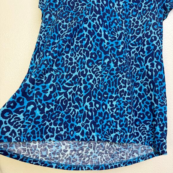 Lilly Pulitzer Etta V Neck Shirt Womens Medium Blue My Favorite Spot Leopard - Picture 4 of 11